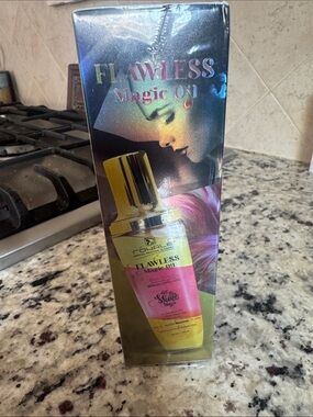 Royale Flawless Magic Oil Hair Serum - Iridescent Silver Packaging